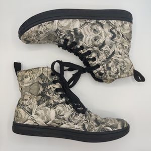 Doc Martens Women’s size 7 grey rose/skull pattern canvas Hackney 7-eye bootie